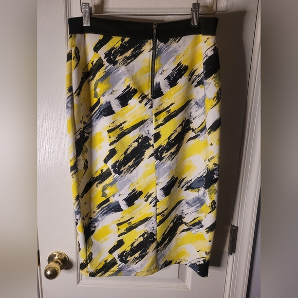 Arden B. Midi Abstract Yellow and Black Women's Skirt. Lots of stretch! Size L. - Picture 3 of 3
